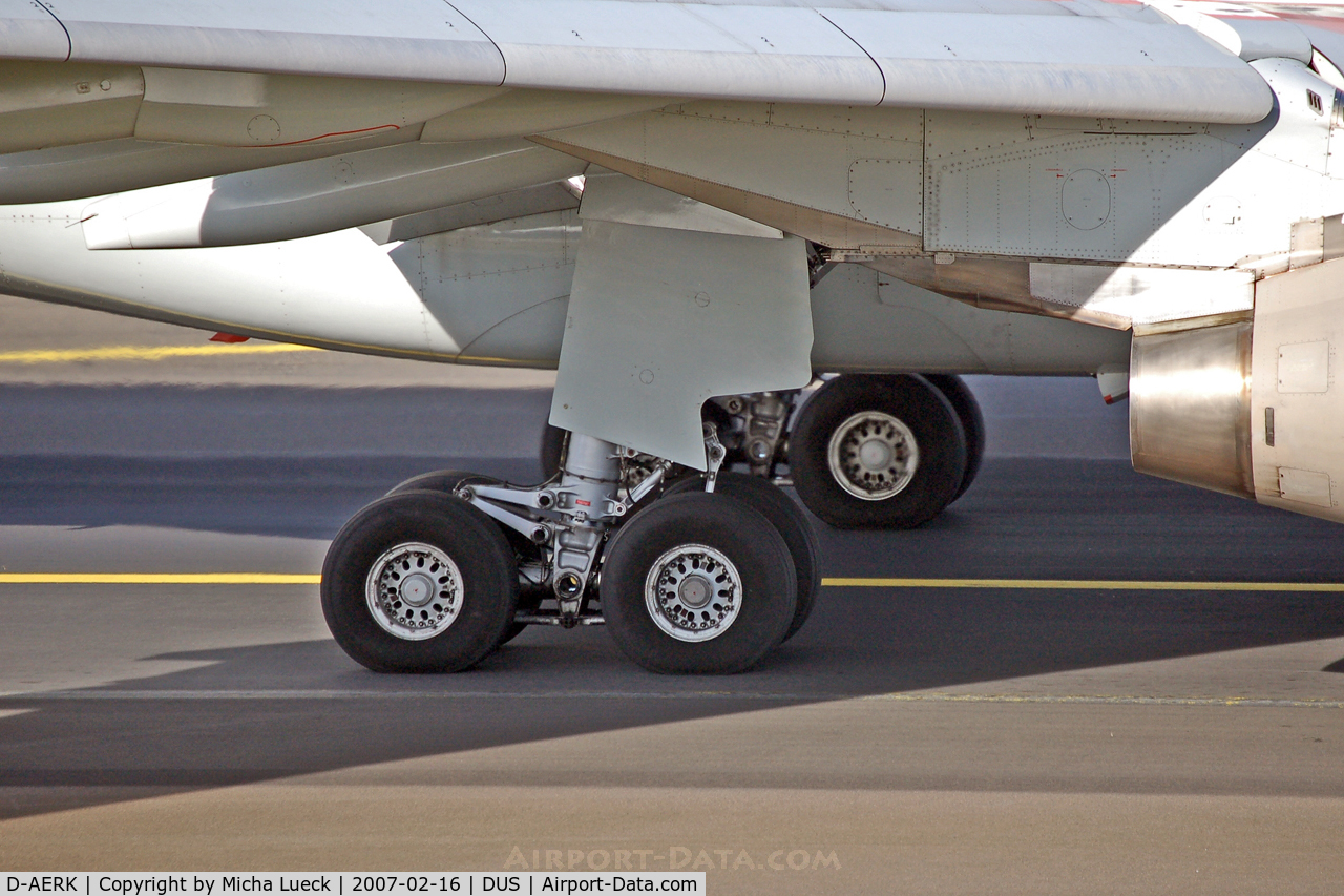 D-AERK, 1996 Airbus A330-322 C/N 120, Main landing gear
