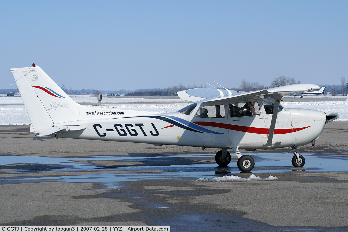 C-GGTJ, 2000 Cessna 172R C/N 17280934, Parked at Ramp III