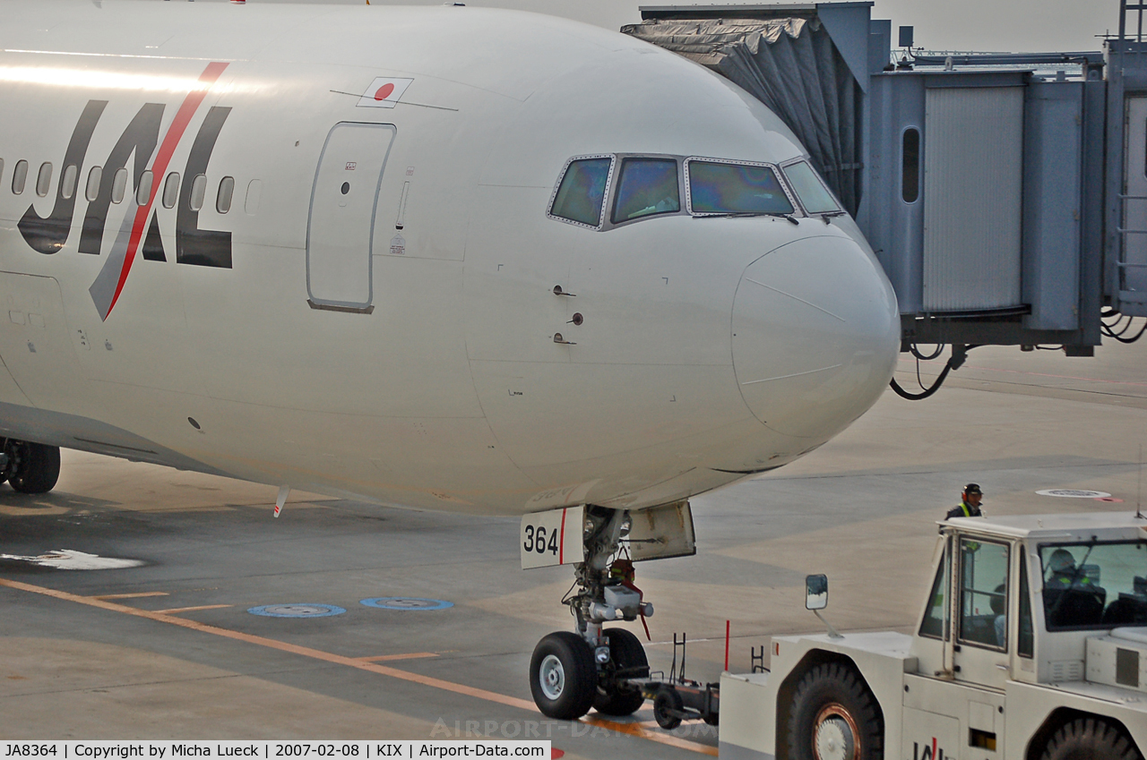 JA8364, Boeing 767-346 C/N 24782, Nose