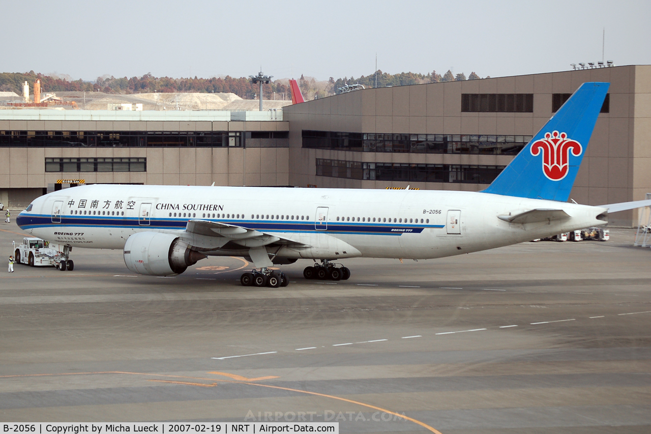B-2056, 1997 Boeing 777-21B/ER C/N 27525, Just arriving at the gate