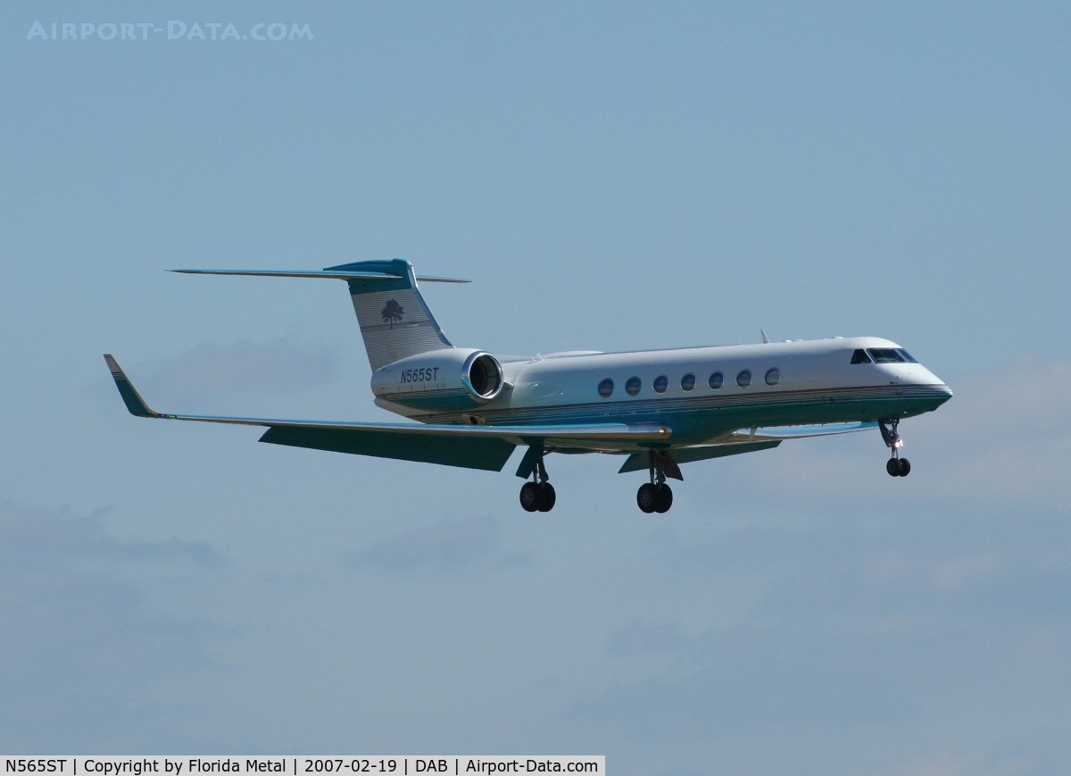 N565ST, 2004 Gulfstream Aerospace GV-SP (G550) C/N 5015, G-V