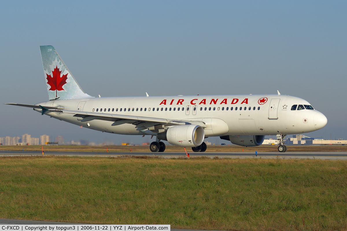 C-FXCD, 2003 Airbus A320-214 C/N 2018, Ready for departure via RWY06L.