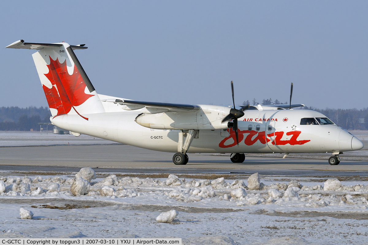 C-GCTC, 1986 De Havilland Canada DHC-8-102 Dash 8 C/N 065, Taxiing on Golf