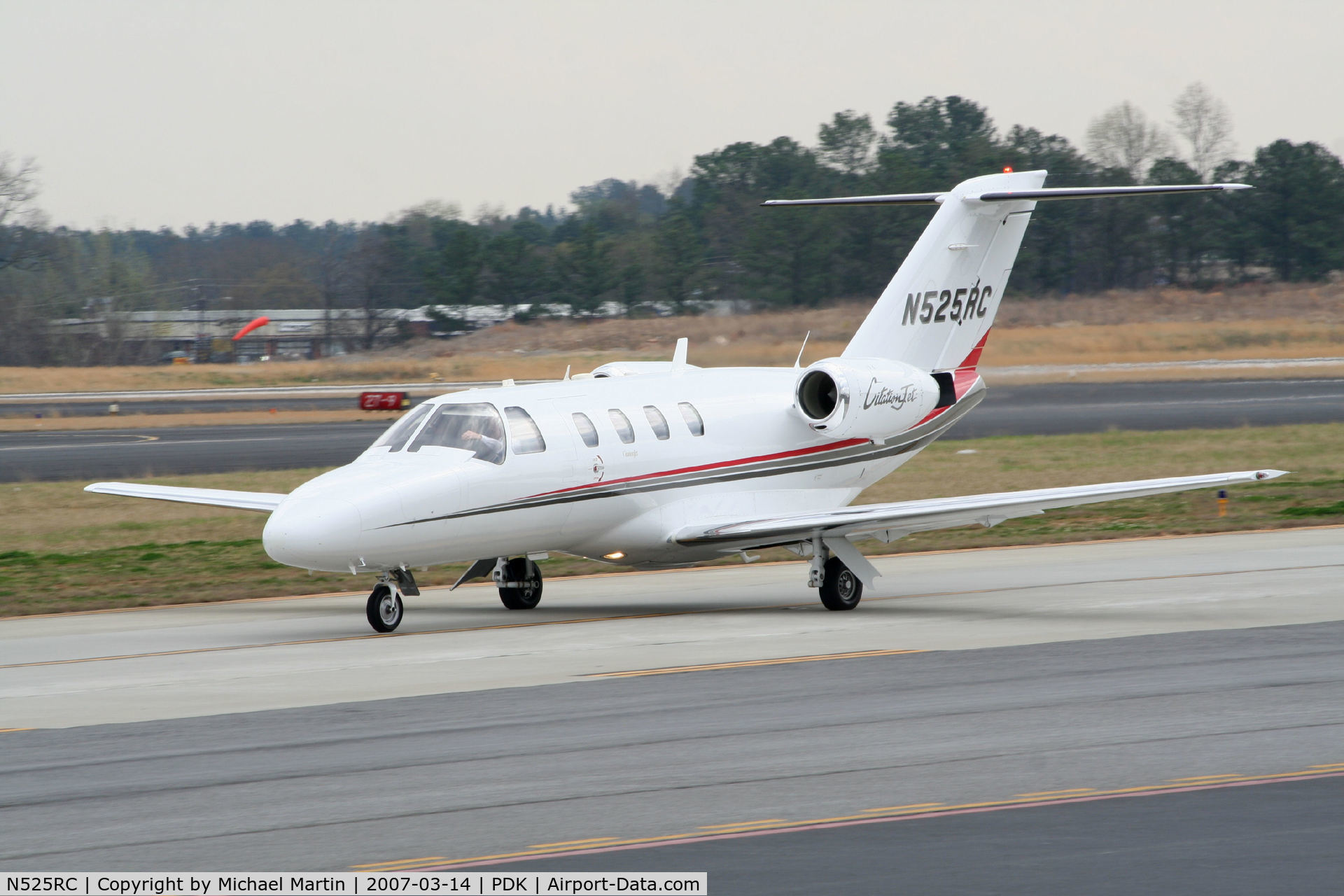 N525RC, 1997 Cessna 525 CitationJet CJ1 C/N 525-0178, Taxing to Epps Air Service