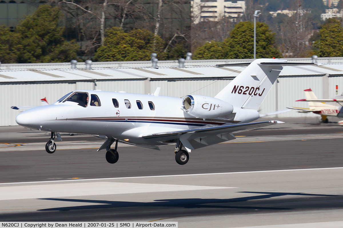 N620CJ, 2006 Cessna 525 CitationJet CJ1+ C/N 525-0620, Cessna Aircraft Company's 2006 CJ1+ N620CJ from Albuquerque Sunport Int'l (KABQ), landing on RWY 21.