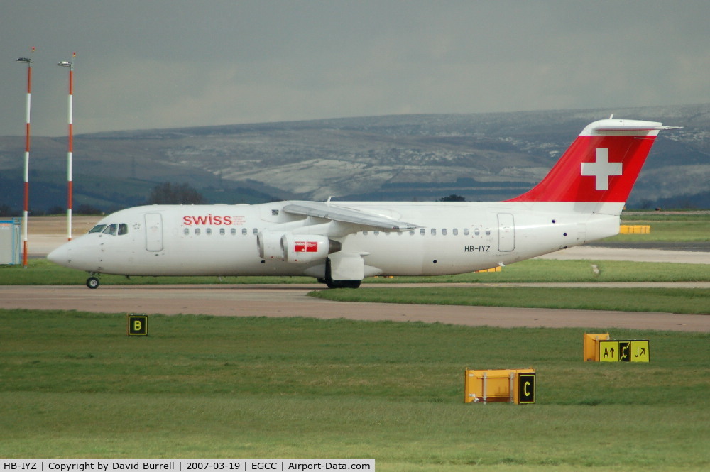 HB-IYZ, 1998 British Aerospace Avro 146-RJ100 C/N E3338, Swiss Air - Taxiing
