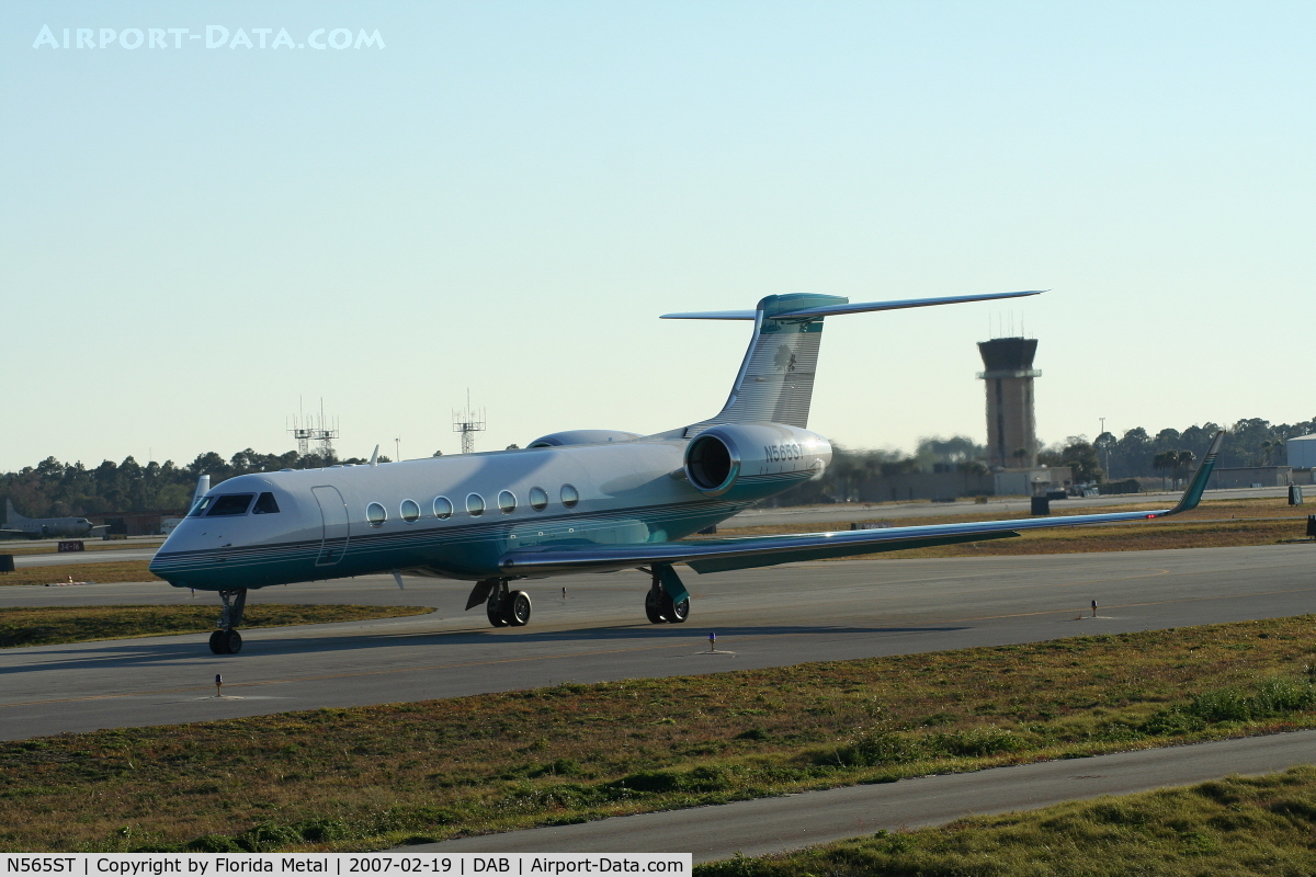 N565ST, 2004 Gulfstream Aerospace GV-SP (G550) C/N 5015, G-550