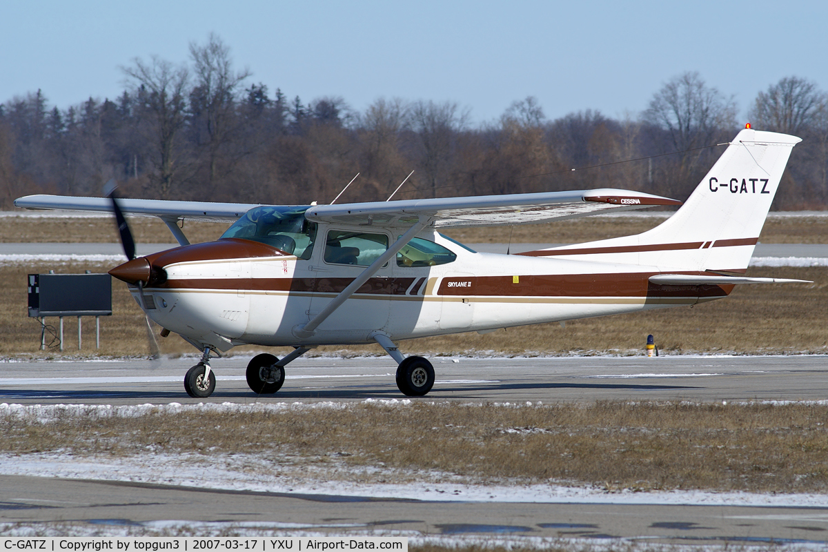 C-GATZ, 1979 Cessna 182Q Skylane C/N 18266948, taxiing on Alpha.