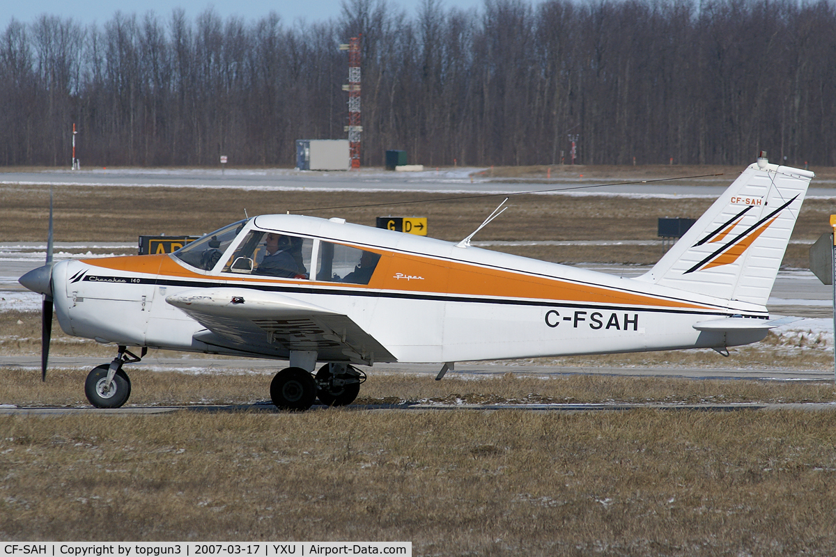 CF-SAH, 1968 Piper PA-28-140 C/N 28-24473, taxiing on Alpha.