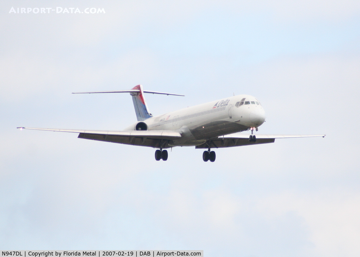 N947DL, 1989 McDonnell Douglas MD-88 C/N 49878, Delta
