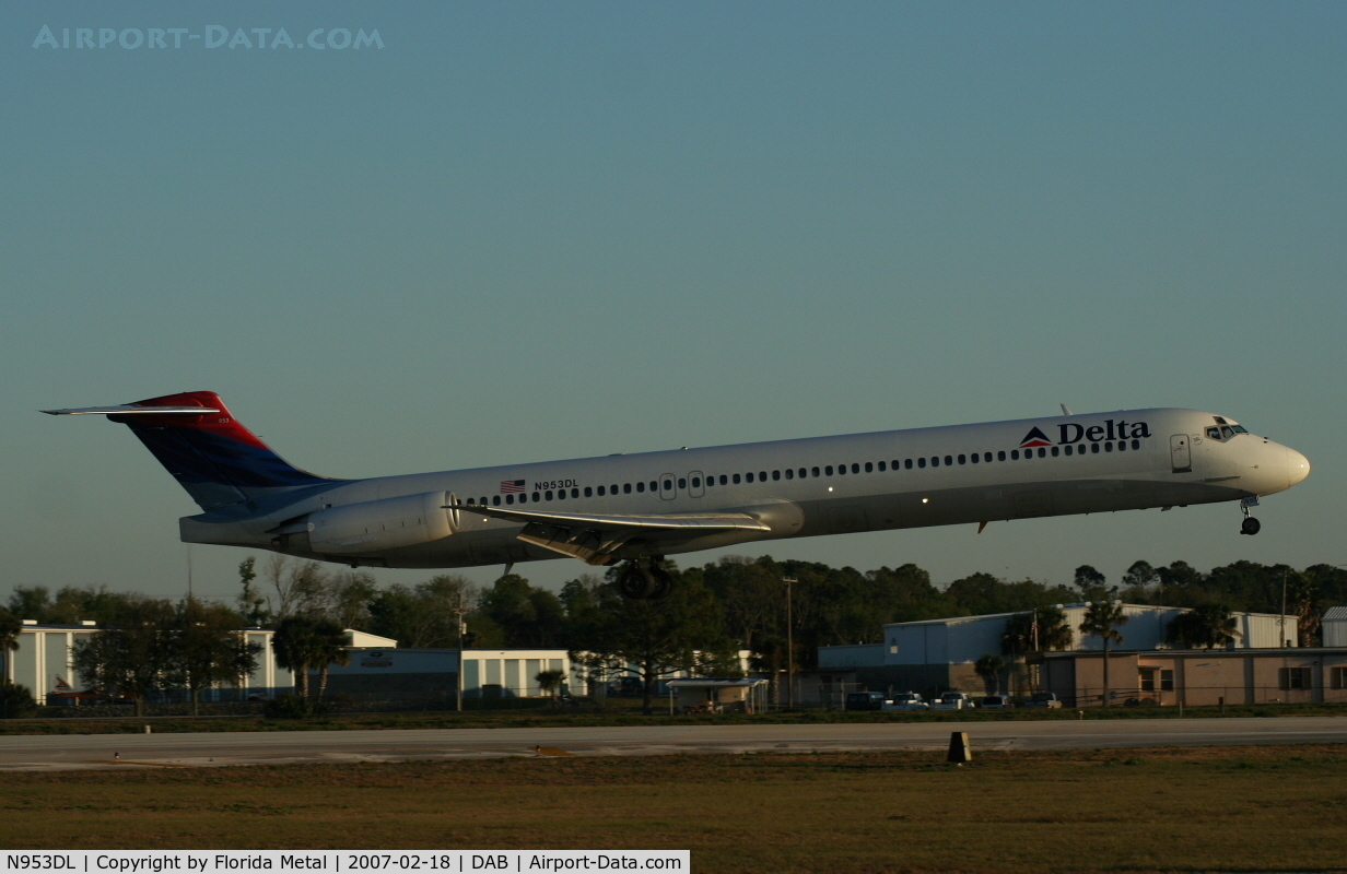 N953DL, 1990 McDonnell Douglas MD-88 C/N 49884, Delta