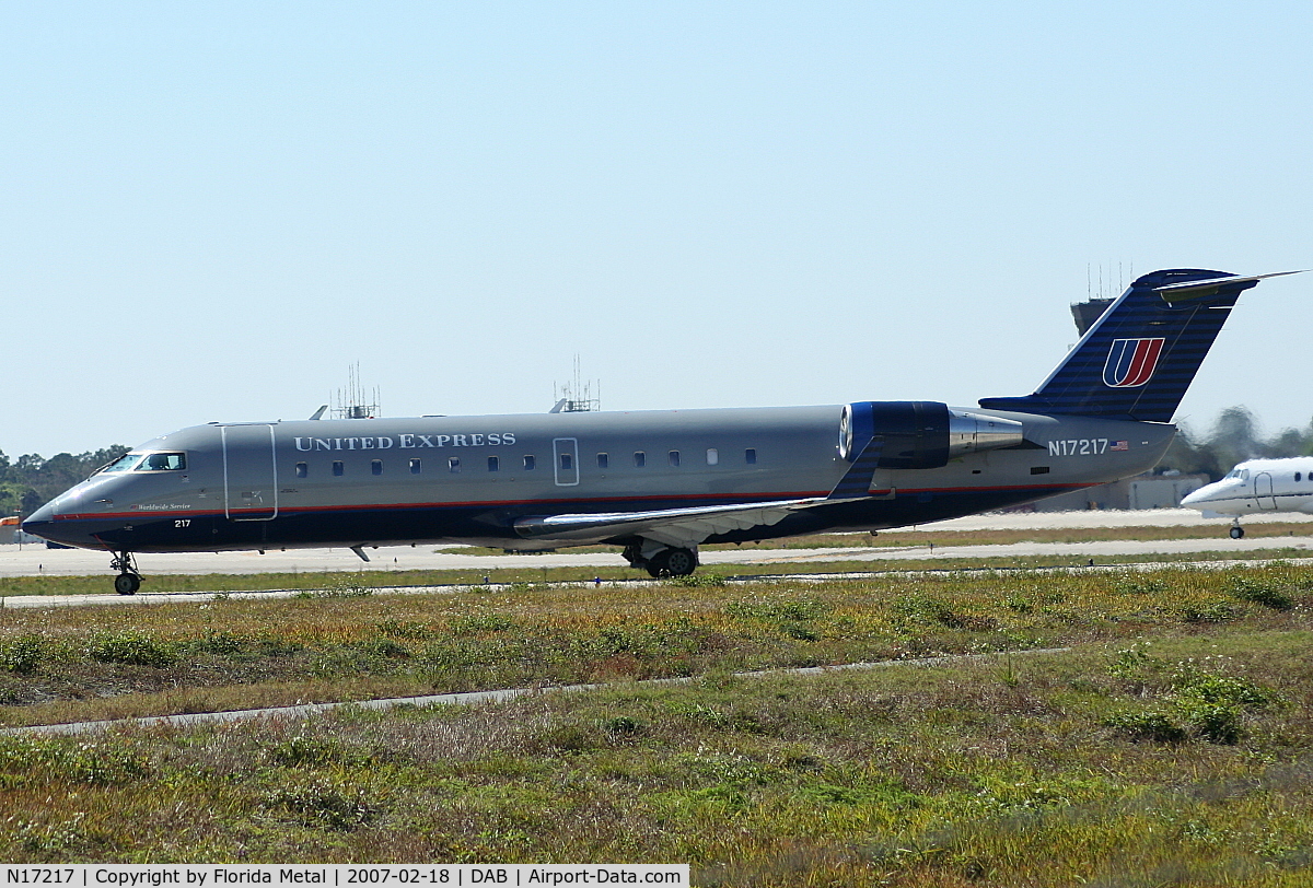 N17217, 1998 Canadair CRJ-200LR (CL-600-2B19) C/N 7217, United Express