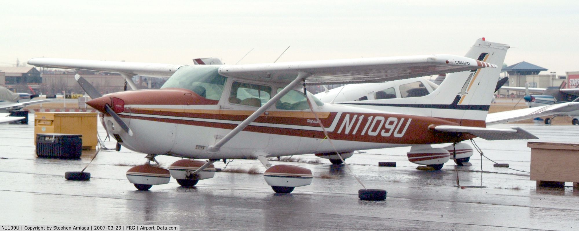 N1109U, 1976 Cessna 172M C/N 17266849, Skyhawk on the Echo Ramp at Republic
