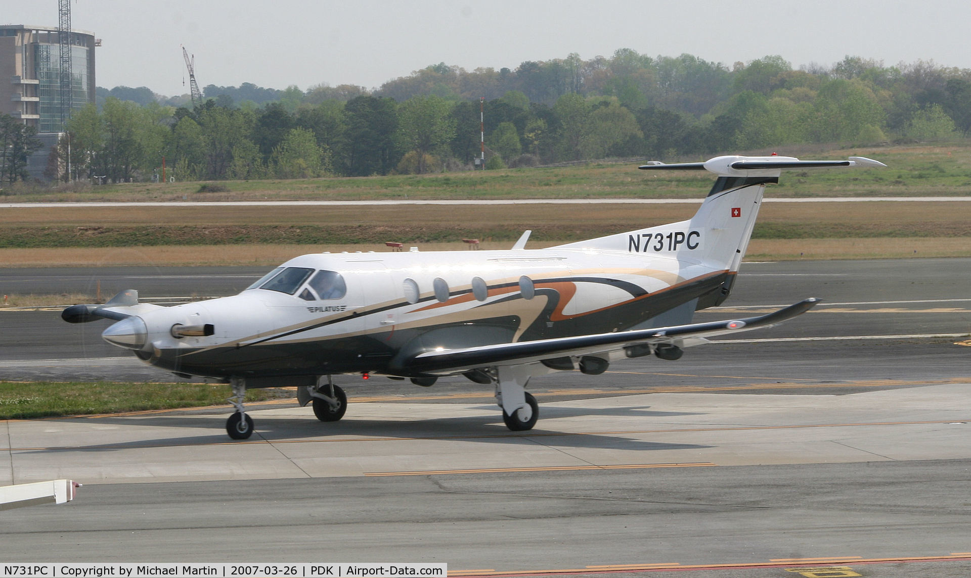N731PC, 2006 Pilatus PC-12/47 C/N 731, Taxing to Epps Air Service