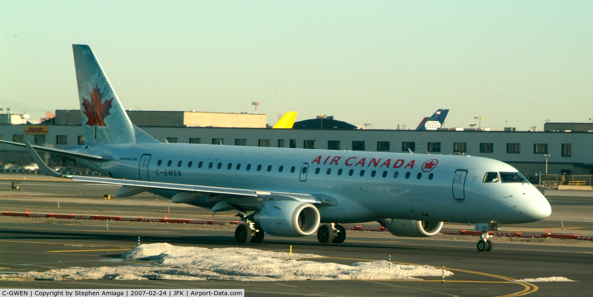 C-GWEN, 2005 Embraer 190AR (ERJ-190-100IGW) C/N 19000010, Air Canada Taxiing in from 31R
