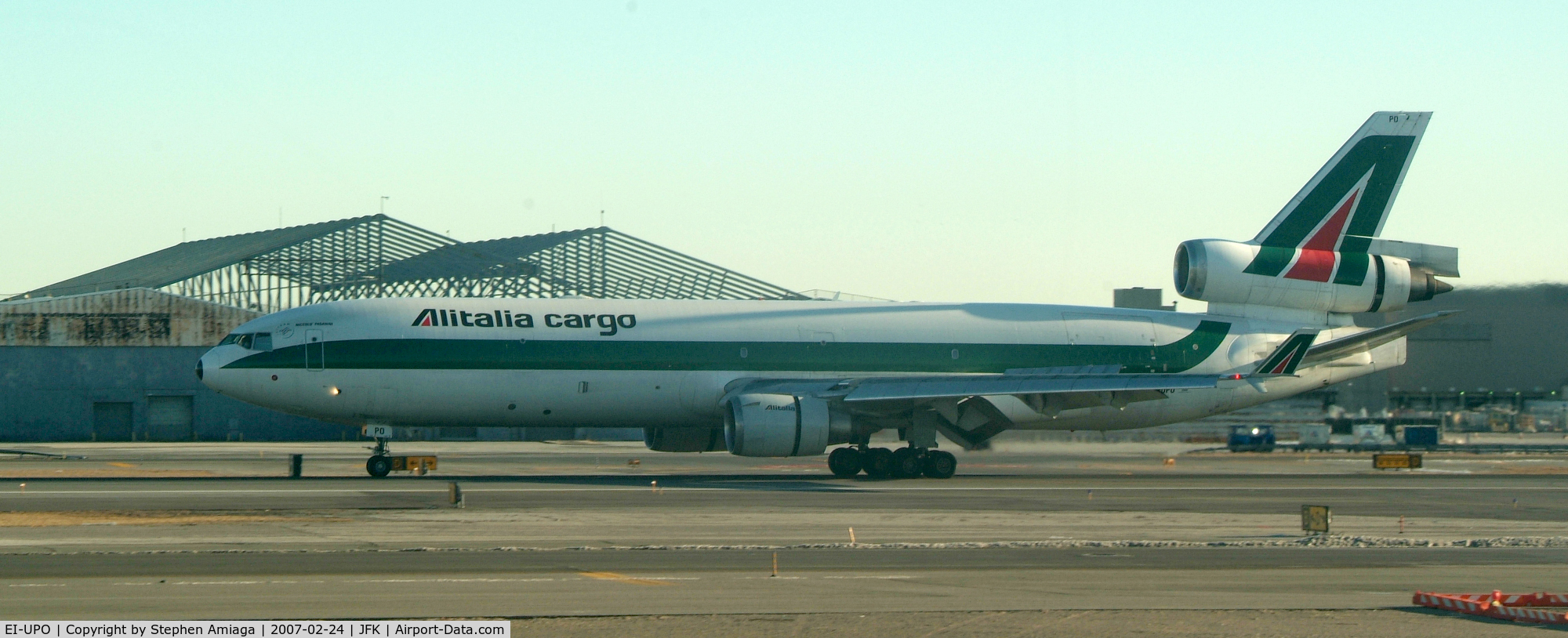 EI-UPO, 1992 McDonnell Douglas MD-11F C/N 48429, AlItalia Landing 31R