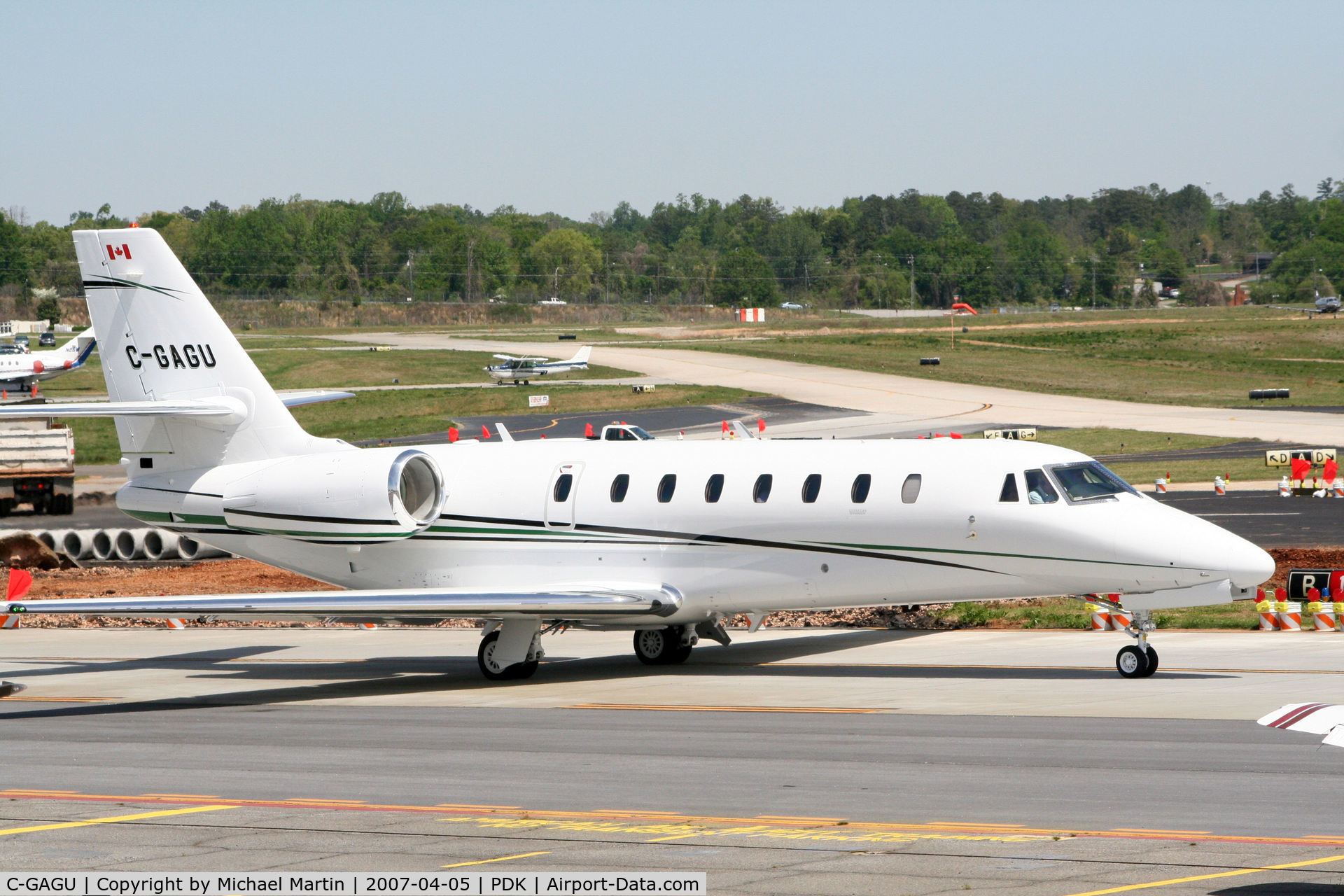 C-GAGU, 2006 Cessna 680 Citation Sovereign C/N 680-0100, Taxing past on going construction