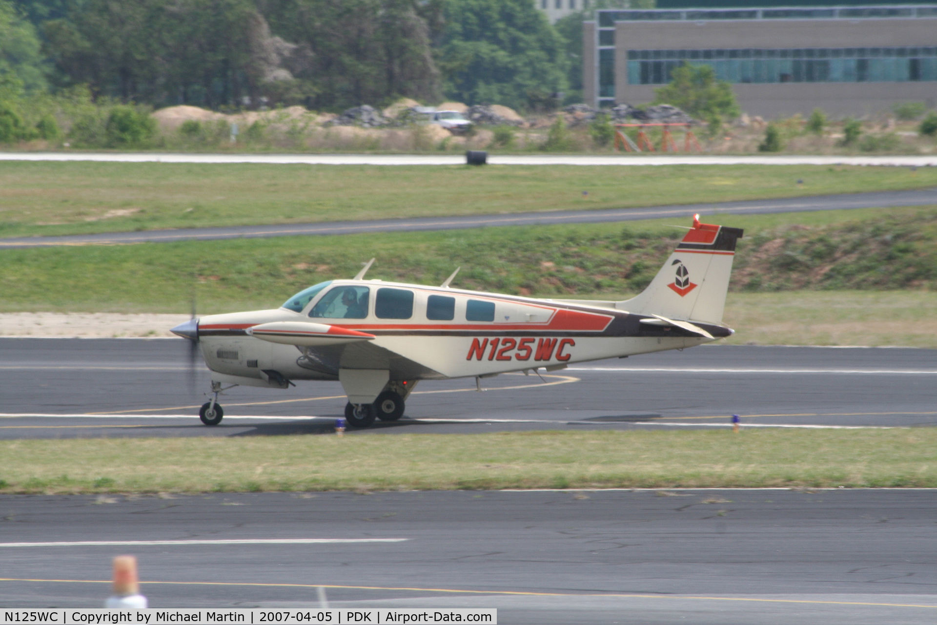 N125WC, 1975 Beech A36 Bonanza 36 C/N E-781, Landing Runway 2L