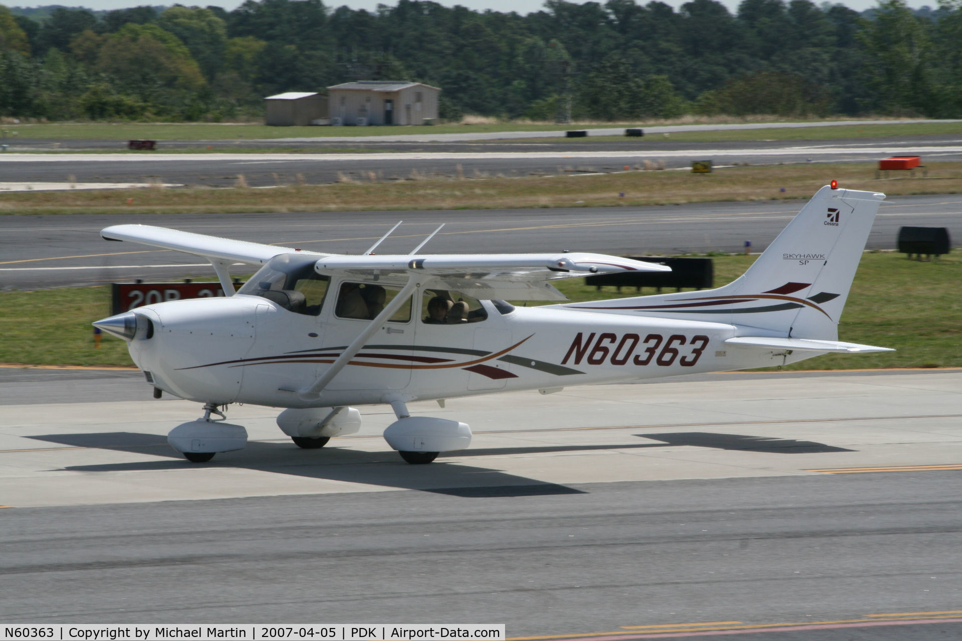 N60363, 2006 Cessna 172S C/N 172S10215, Taxing to Epps Air Service