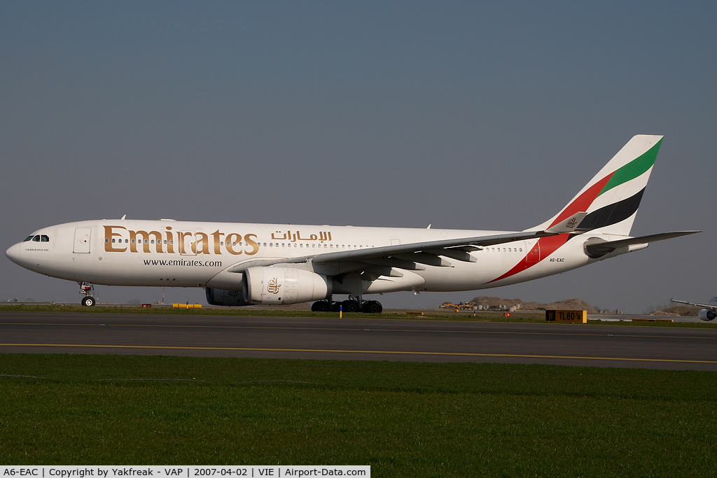 A6-EAC, 2000 Airbus A330-243 C/N 372, Emirates Airbus A330-200