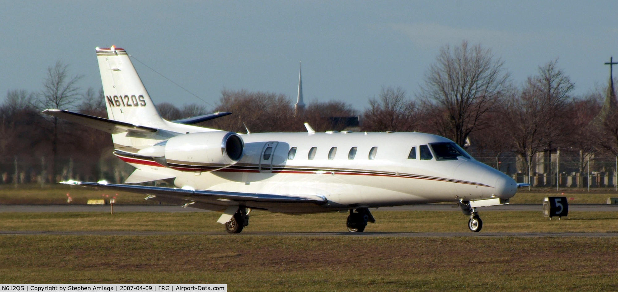 N612QS, 2002 Cessna 560XL Citation Excel C/N 560-5312, 560XL taxiing back to RWY 32