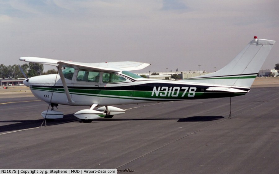 N3107S, 1964 Cessna 182G Skylane C/N 18255607, On the ramp at Modesto