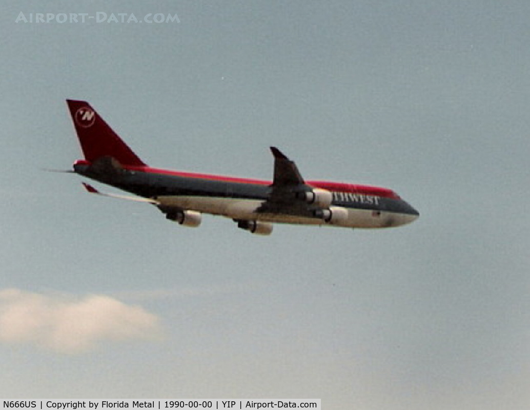 N666US, 1989 Boeing 747-451 C/N 23821, Northwest airshow flyby