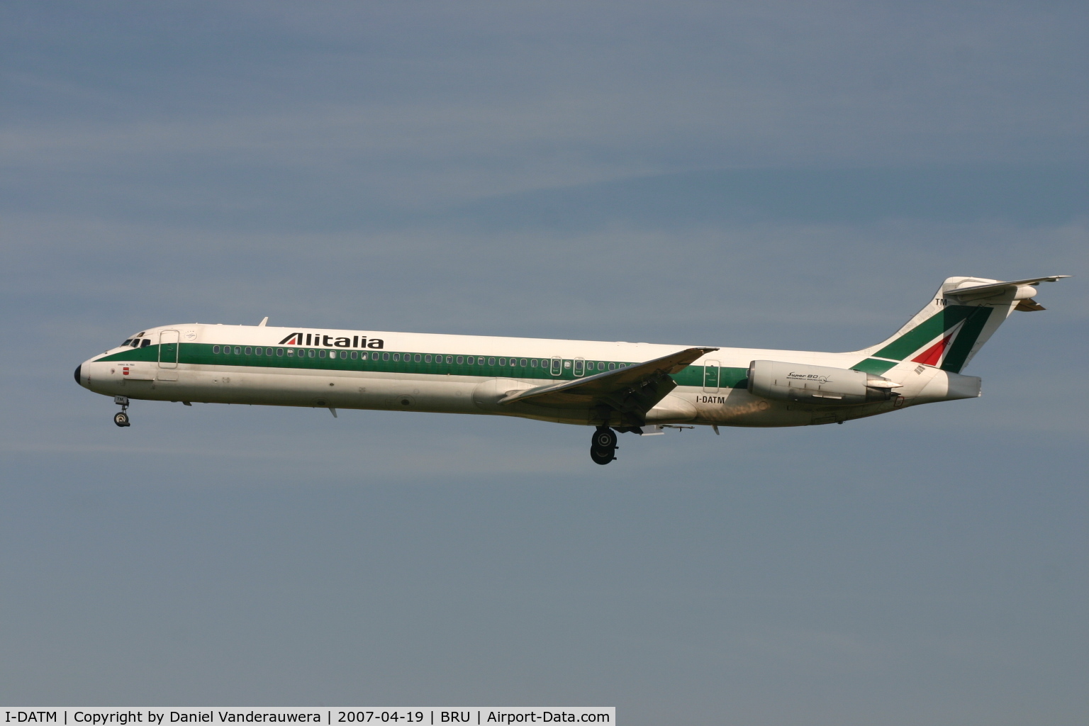 I-DATM, 1995 McDonnell Douglas MD-82 (DC-9-82) C/N 53230, descending to rwy 25L