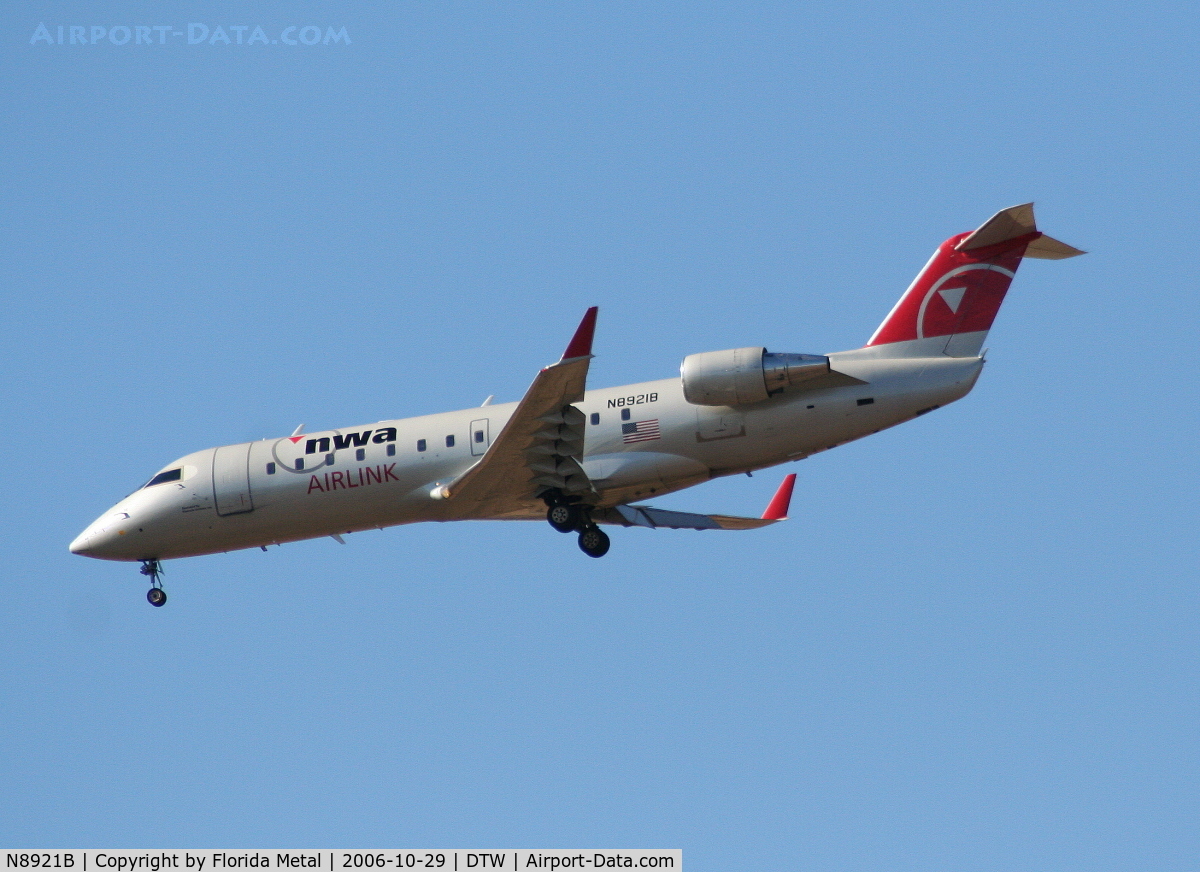 N8921B, 2004 Canadair CRJ-440 (CL-600-2B19) Regional Jet C/N 7921, Pinnacle