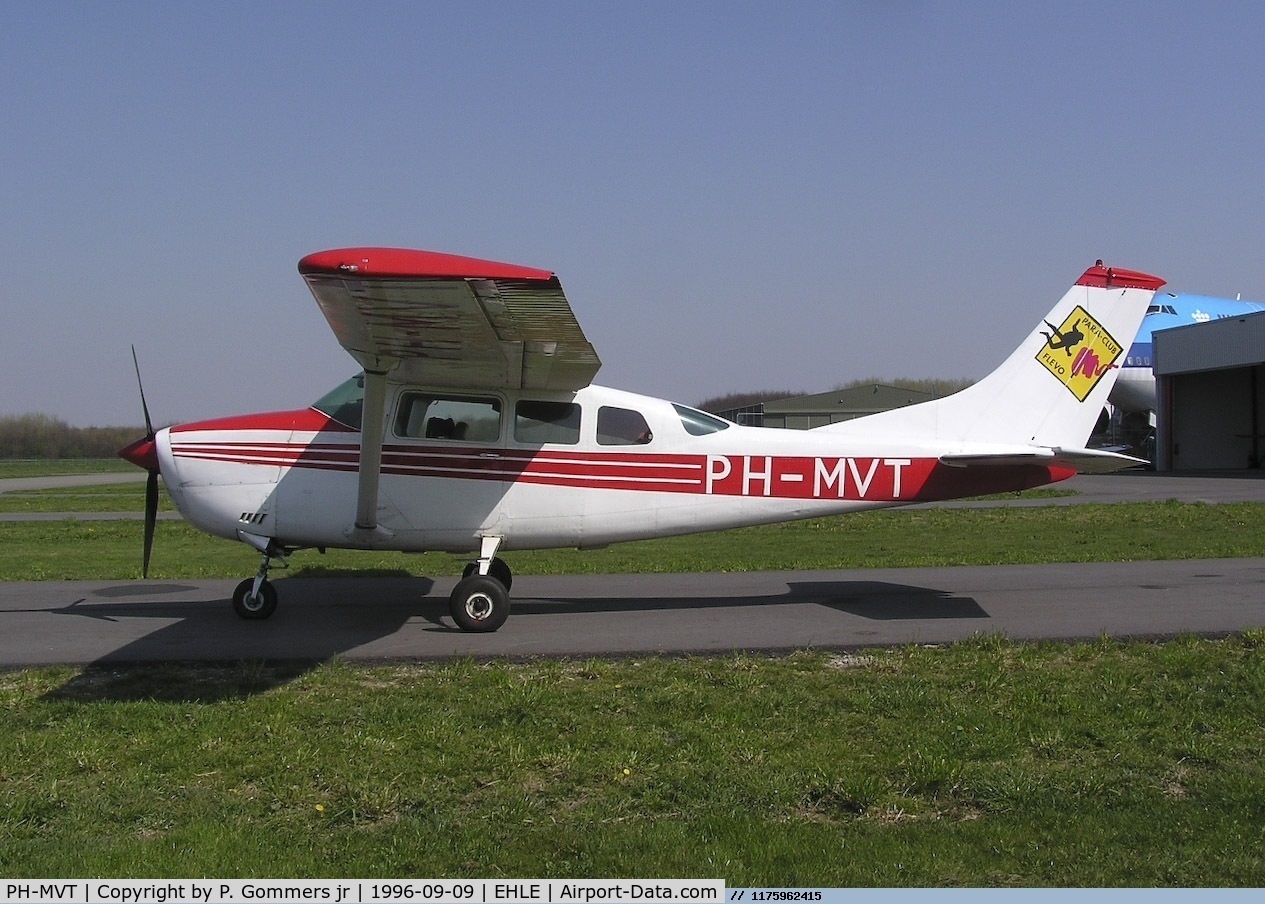 PH-MVT, 1972 Cessna U206F Stationair C/N U20601705, Skydive Flevo build 01-1972