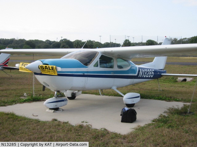 N13285, 1976 Cessna 177B Cardinal C/N 17702407, nice