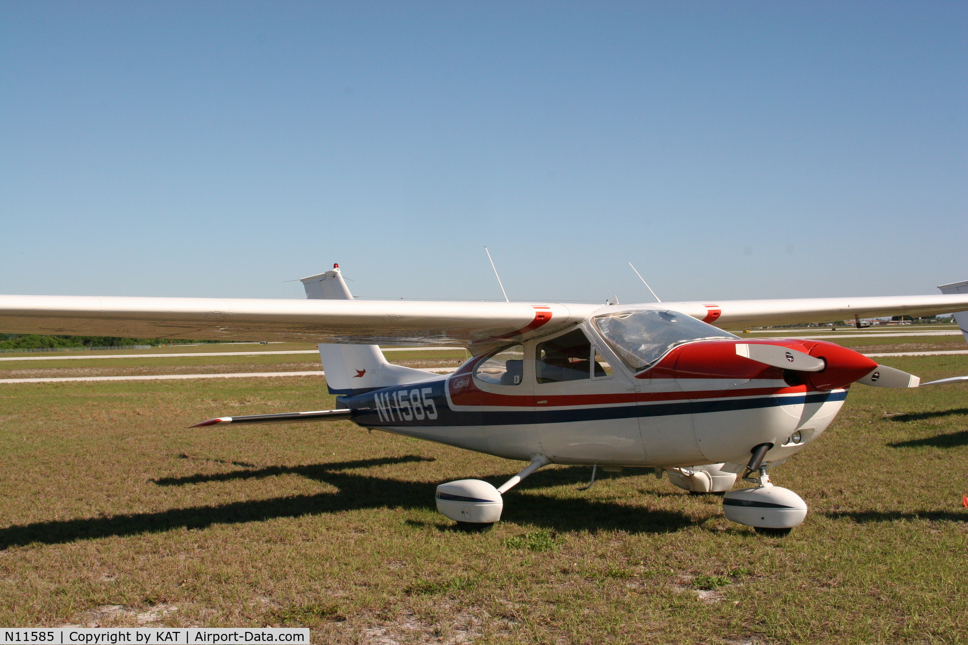 N11585, 1975 Cessna 177B Cardinal C/N 17702349, nice
