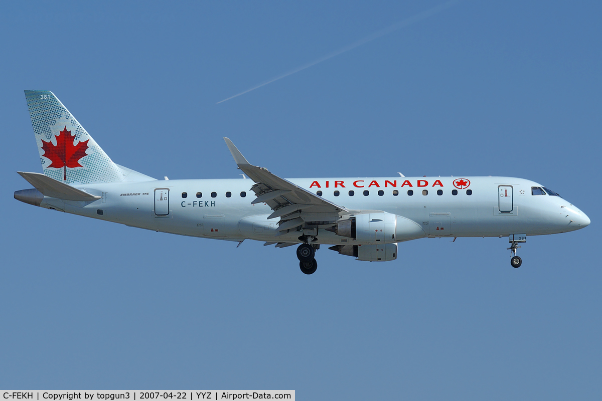 C-FEKH, 2005 Embraer 175SU (ERJ-170-200SU) C/N 17000102, Short final for RWY23.
