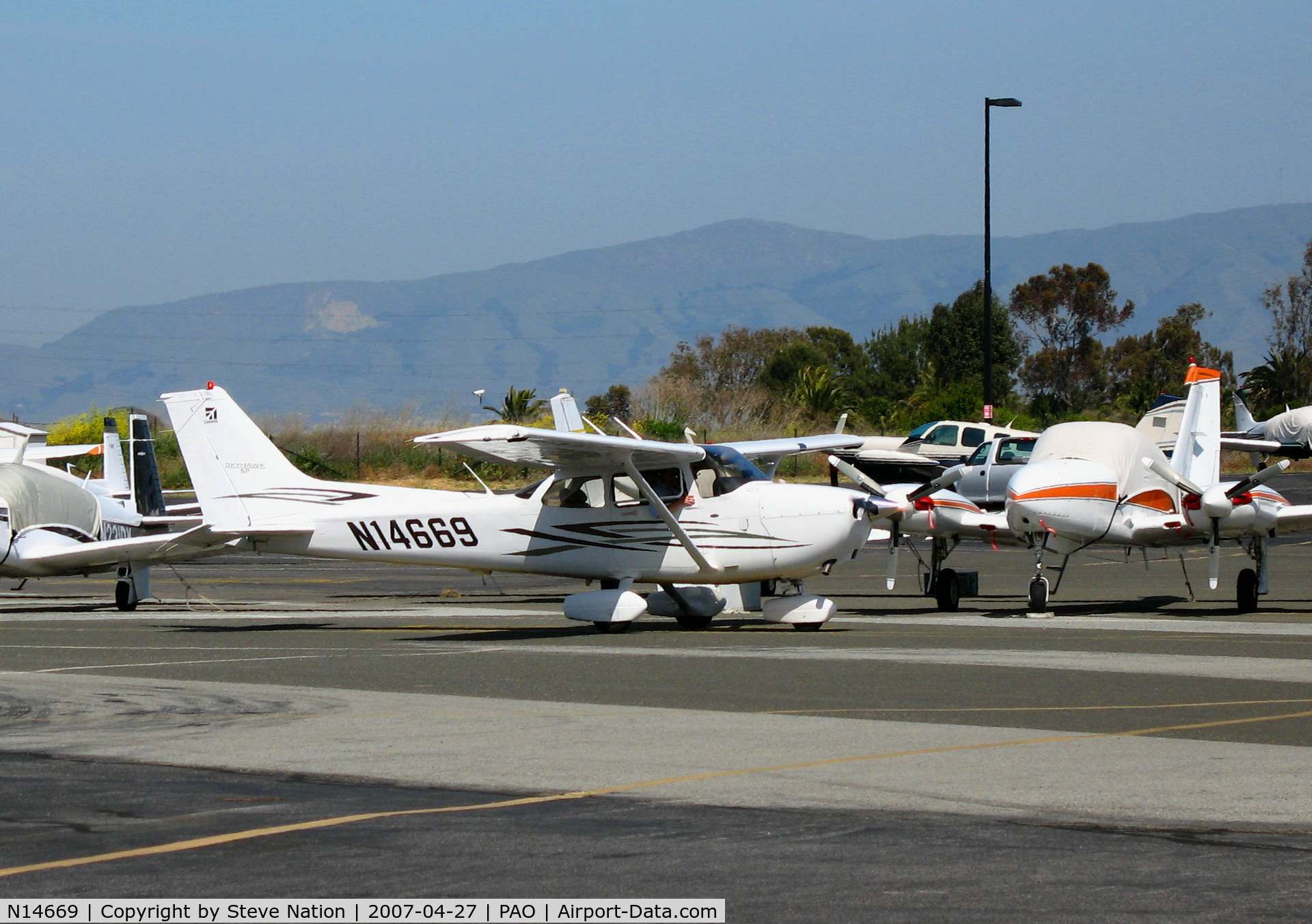 N14669, 2007 Cessna 172S C/N 172S10444, Fly America 2007 factory fresh Cessna 172S taxying @ Palo Alto, CA
