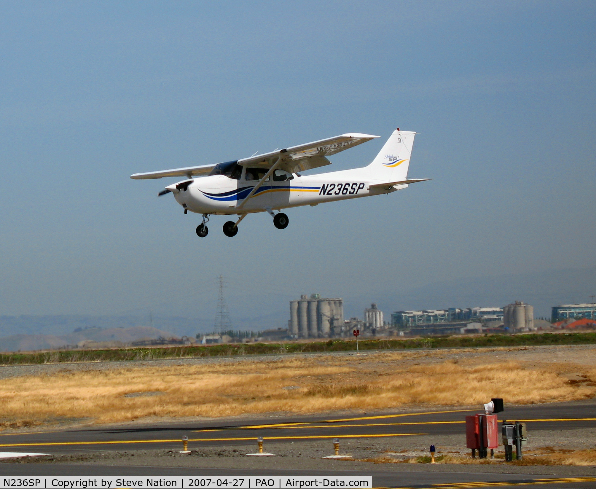 N236SP, 1999 Cessna 172S C/N 172S8213, Bay Area Flyers 1999 Cessna 172S on final approach @ Palo Alto, CA