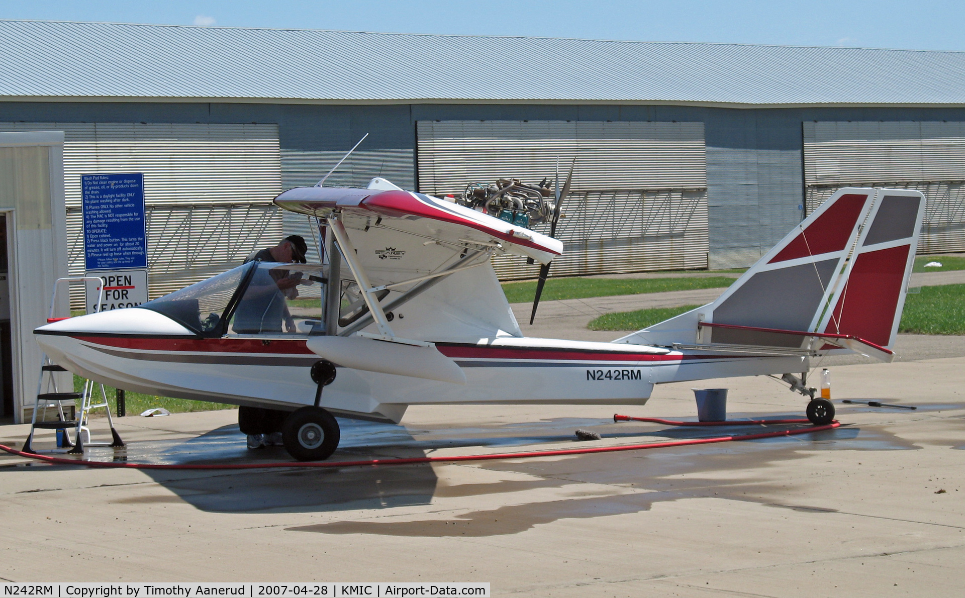 N242RM, 2005 Progressive Aerodyne Searey C/N 1MK369C, Bird Bath