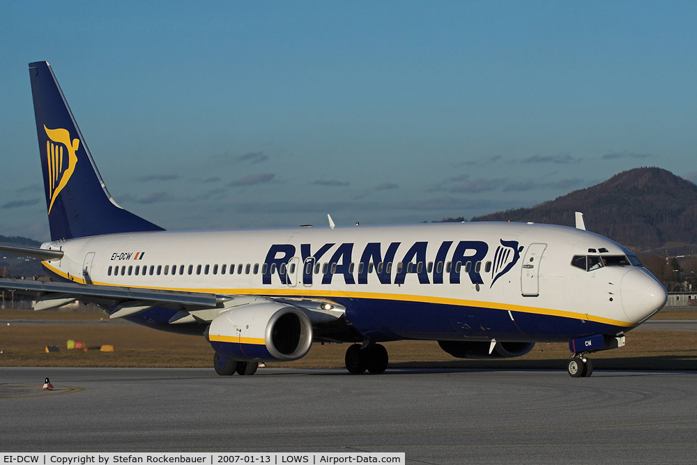 EI-DCW, 2004 Boeing 737-8AS C/N 33568, Ryanair 737 taxiing for departure.