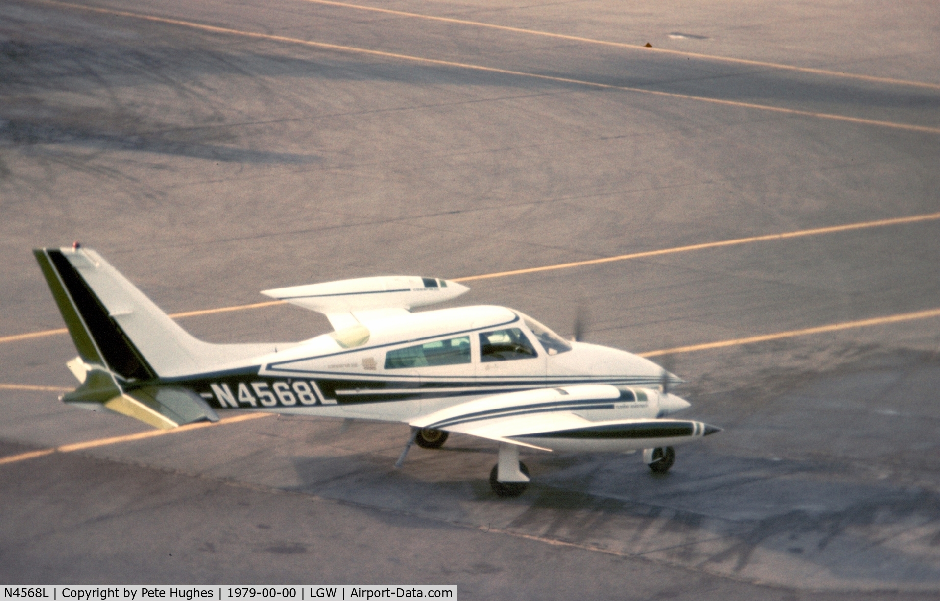 N4568L, Cessna T310Q C/N 310Q0731, N4568L, 310Q0731 at Gatwick in 1979