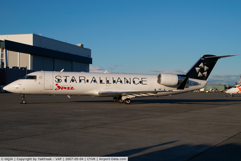 C-GQJA, 2004 Canadair CRJ-100ER (CL-600-2B19) C/N 7963, Jazz Canadair Regionaljet in Star Alliance colors