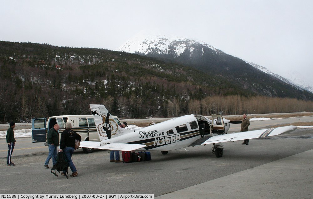 N31589, 1978 Piper PA-32-300 Cherokee Six C/N 32-7840135, Skagway Air Services loading for a sched flight to Juneau, Alaska