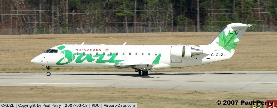 C-GJZL, 2001 Bombardier CRJ-200ER (CL-600-2B19) C/N 7572, The green maple leaf sure sticks out.  So used to red