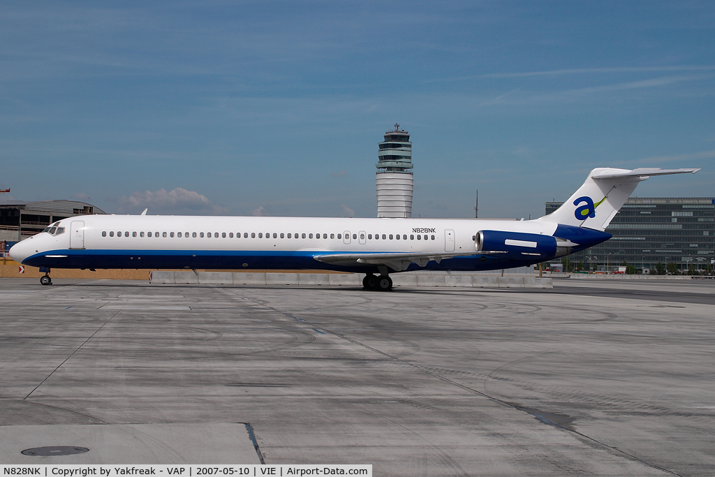 N828NK, 1988 McDonnell Douglas MD-83 (DC-9-83) C/N 49823, Mapjets MD80