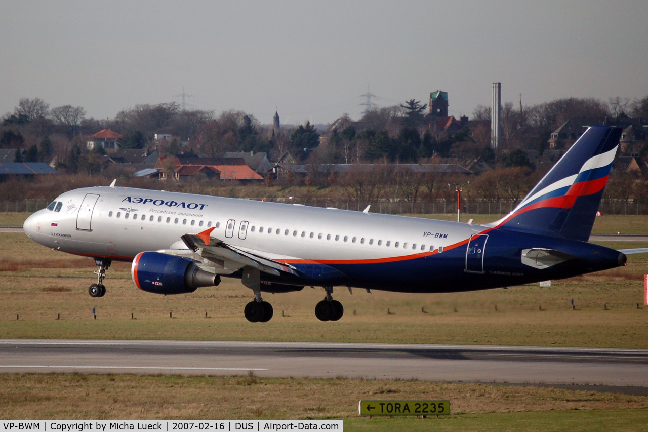 VP-BWM, 2004 Airbus A320-214 C/N 2233, Seconds before touch-down