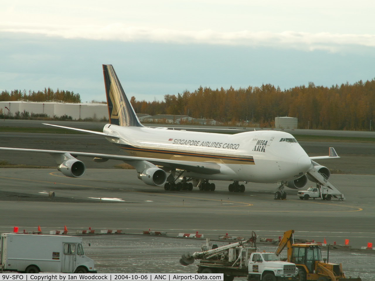 9V-SFO, 2004 Boeing 747-412F/SCD C/N 32900, B747-412F/Singapore Airlines/Anchorage