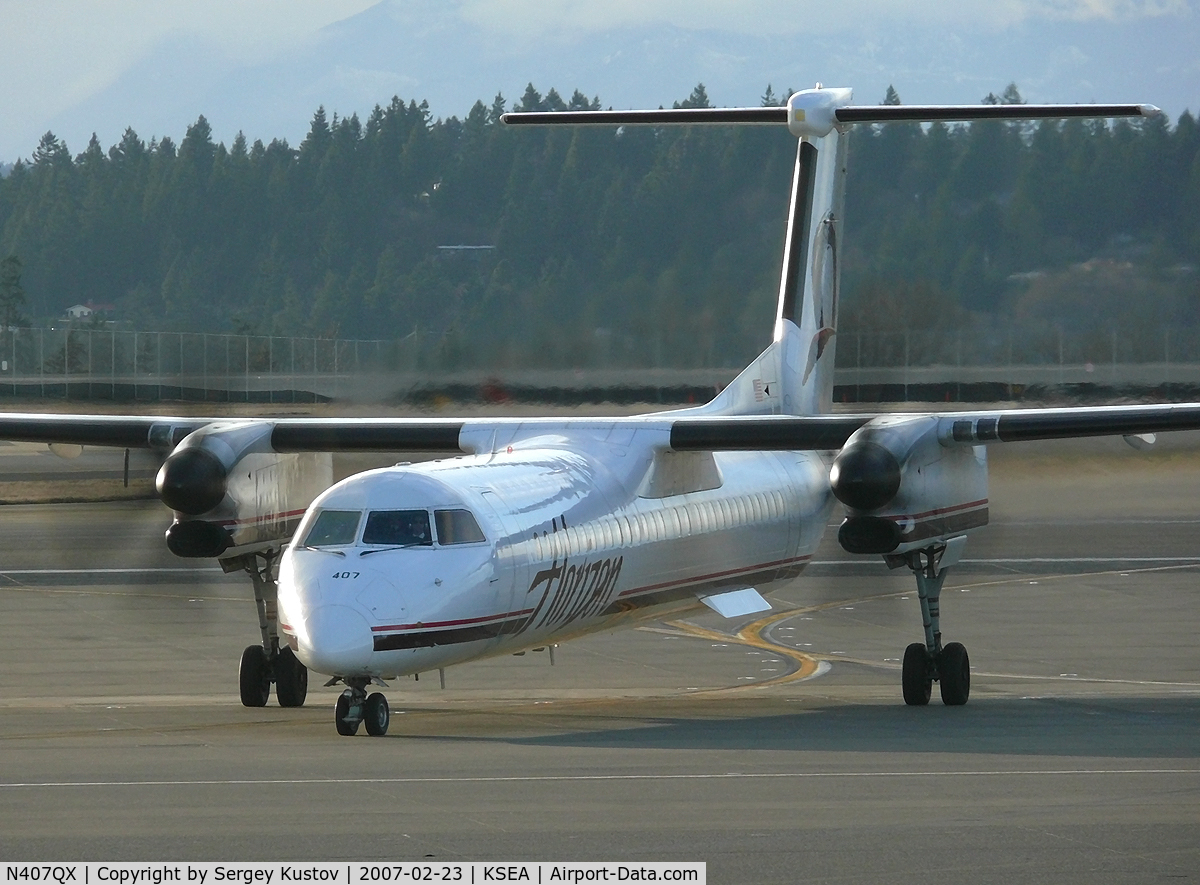 N407QX, 2001 Bombardier DHC-8-402 Dash 8 C/N 4049, Evening arrival at Seatac