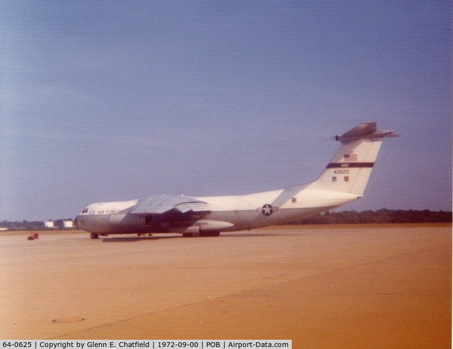 64-0625, 1964 Lockheed C-141A-15-LM Starlifter C/N 300-6038, C-141A shot while walking out to a C-130 to load up for a parachute jump