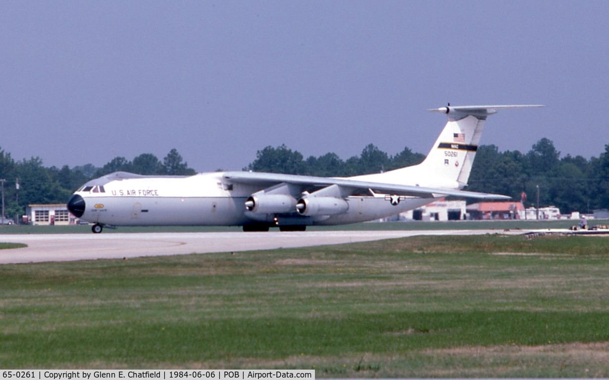 65-0261, 1965 Lockheed C-141B-LM Starlifter C/N 300-6113, C-141B taking the runway for departure