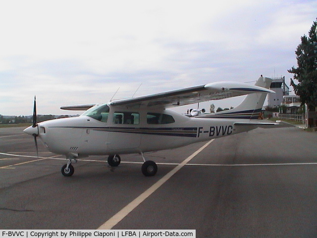 F-BVVC, Cessna 210L Centurion C/N 210-61114, New paint