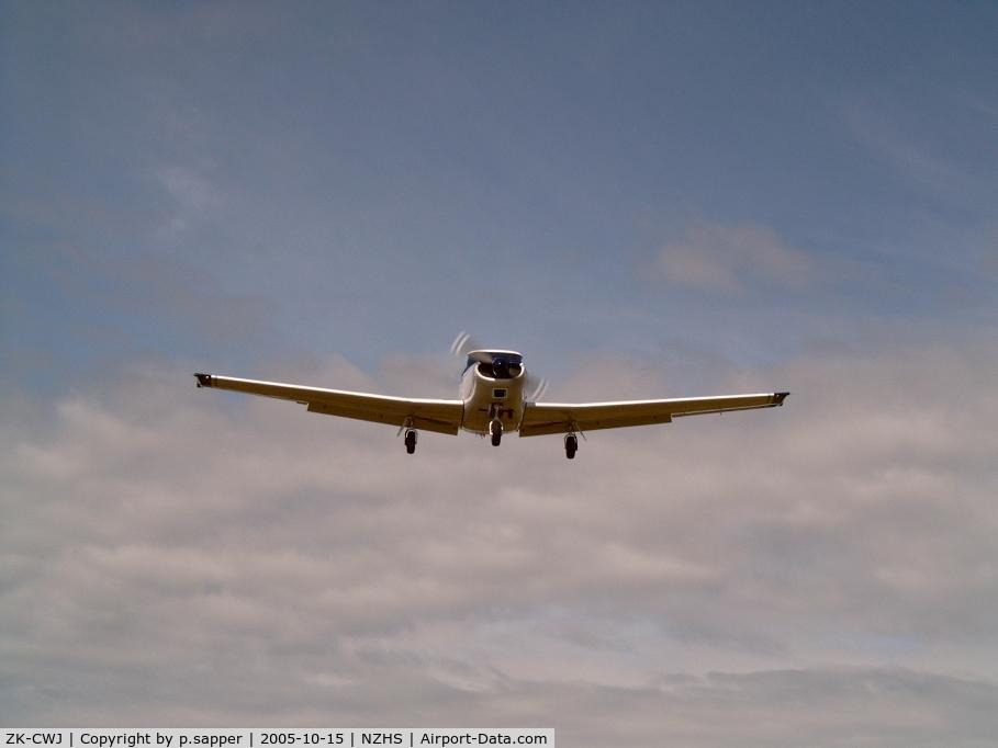 ZK-CWJ, Piper PA-24 Comanche C/N 24-82, Landing @ Hastings (NZ)