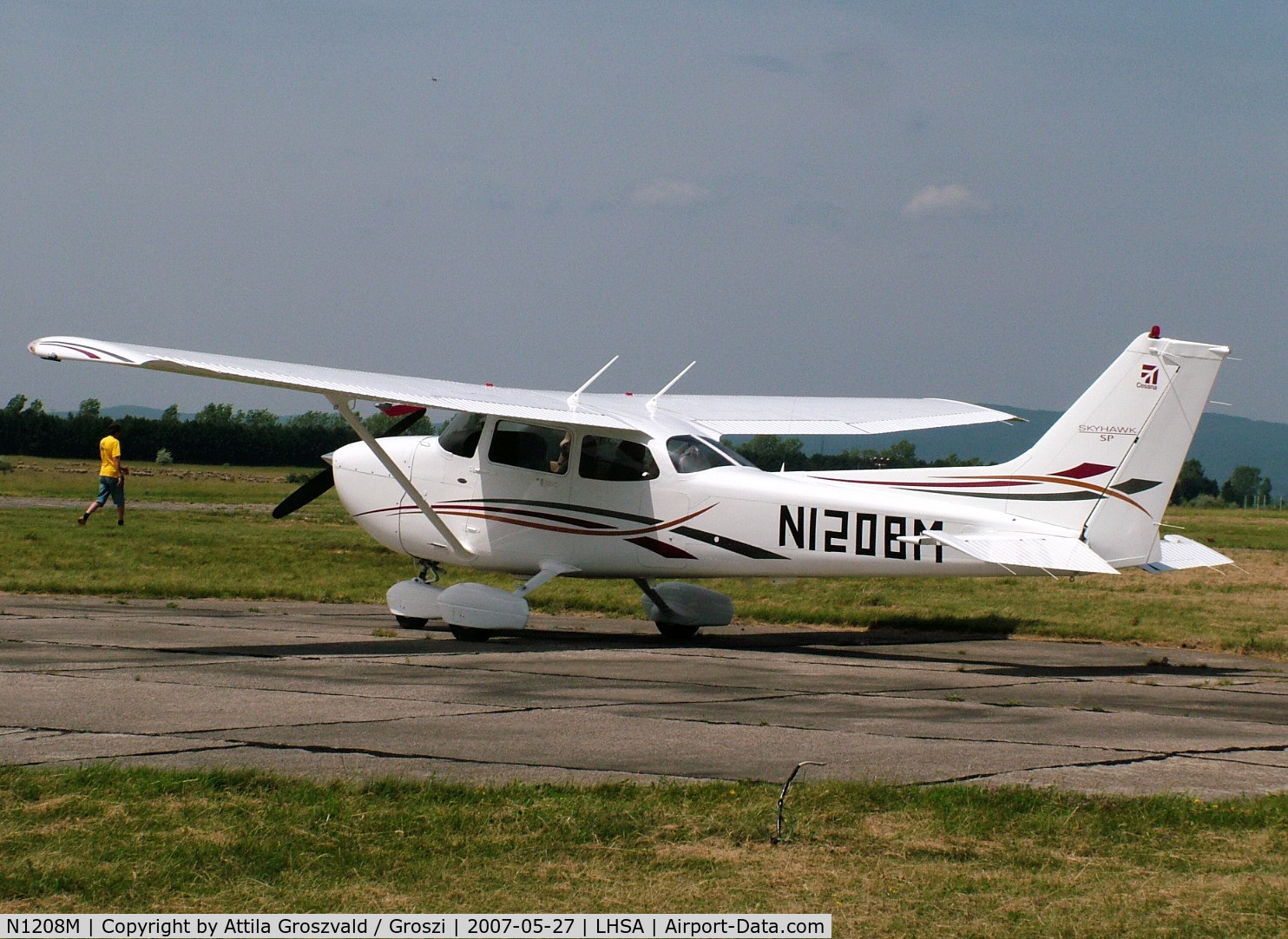 N1208M, 2006 Cessna 172S C/N 172S10413, LHSA/Szentkirályszabadja airport - airshow